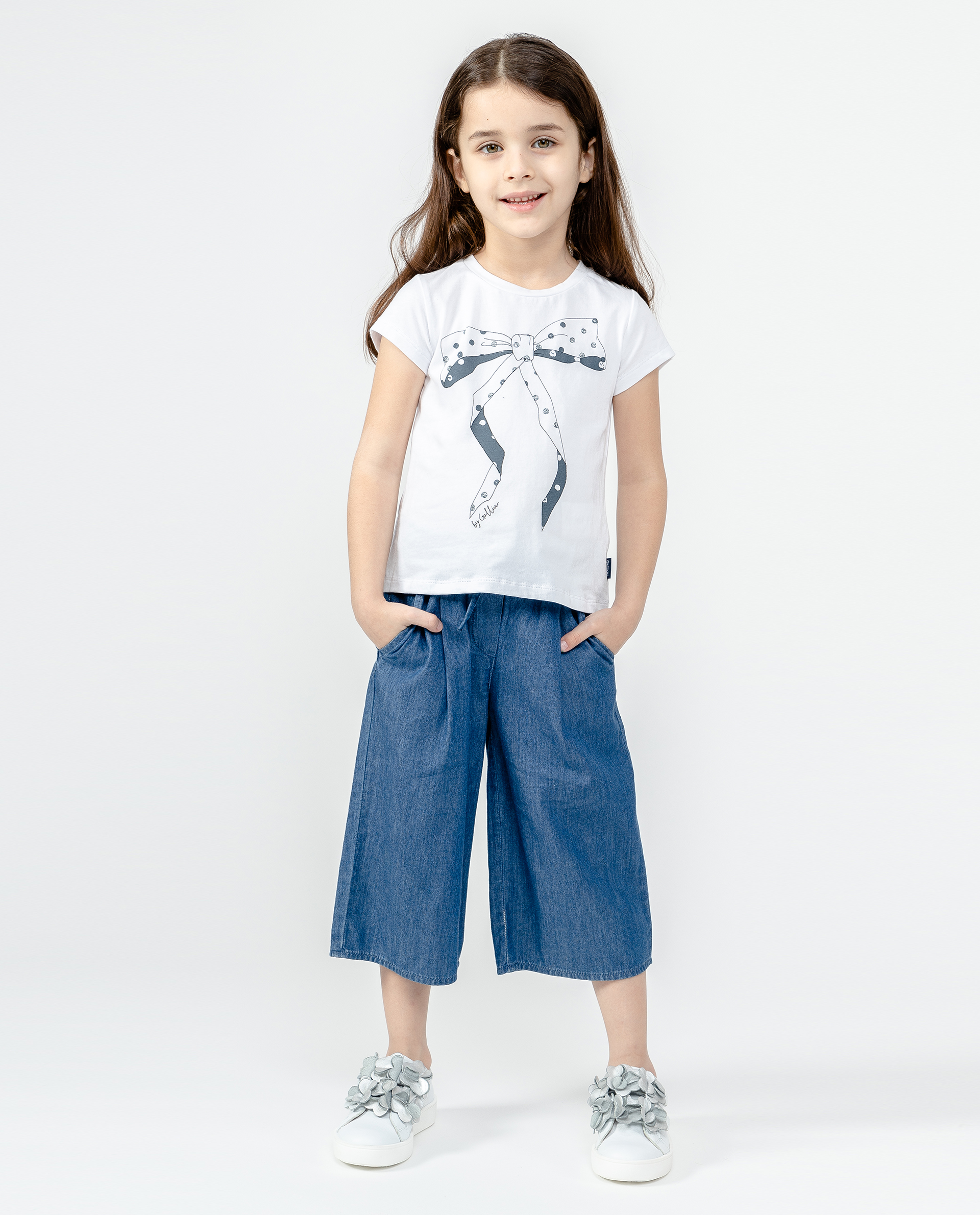 фото Белая футболка с блестящим принтом gulliver