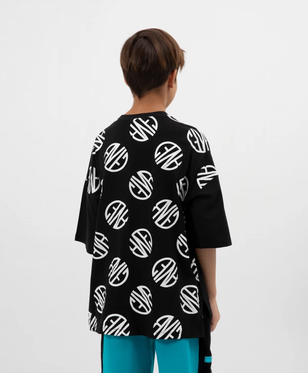 фото Футболка с голографическим принтом черная gulliver (146)