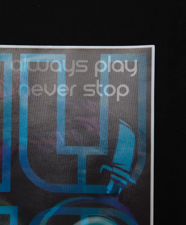 фото Футболка с голографическим принтом черная gulliver (146)