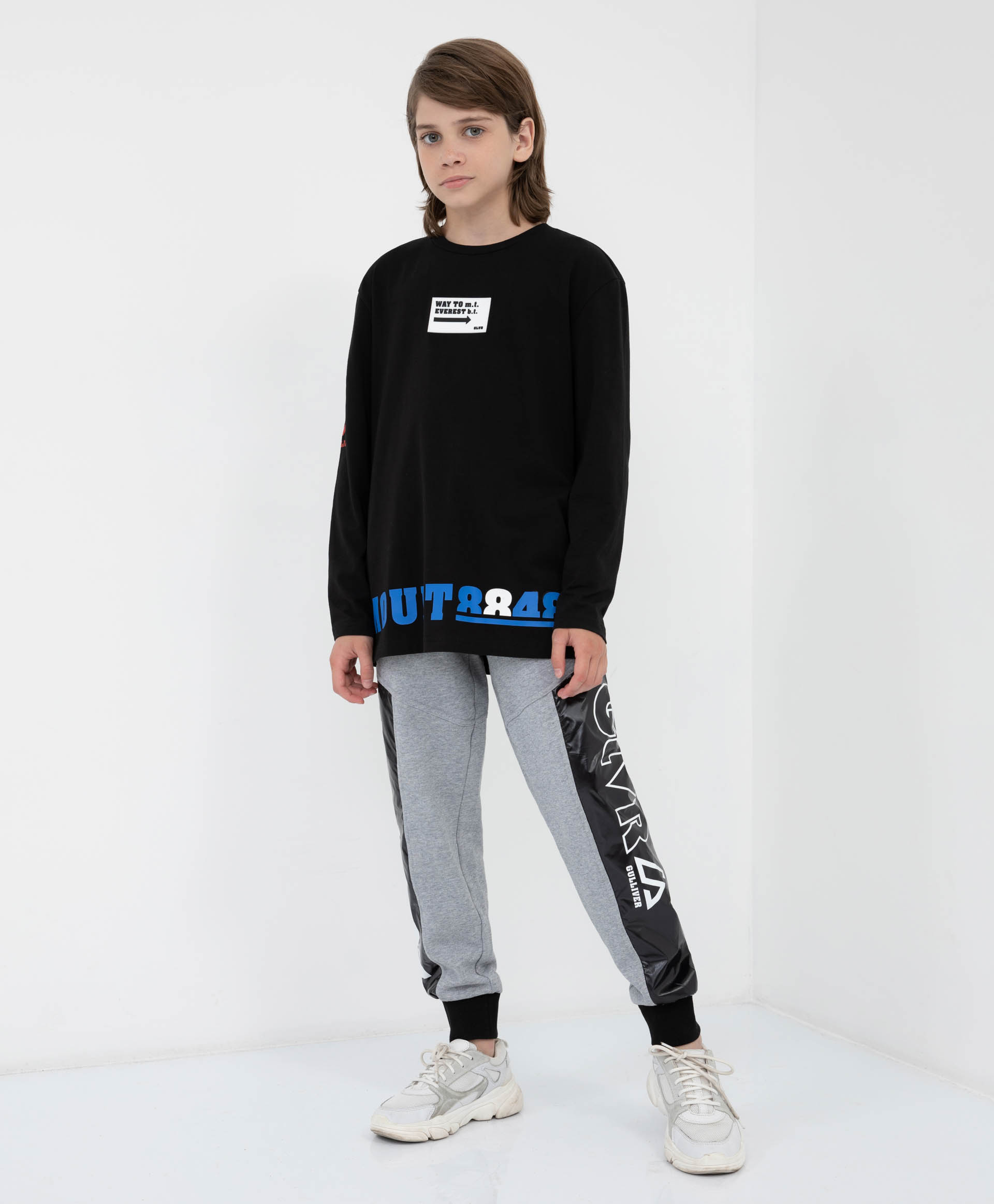 фото Футболка оверсайз черная с шрифтовыми принтами gulliver