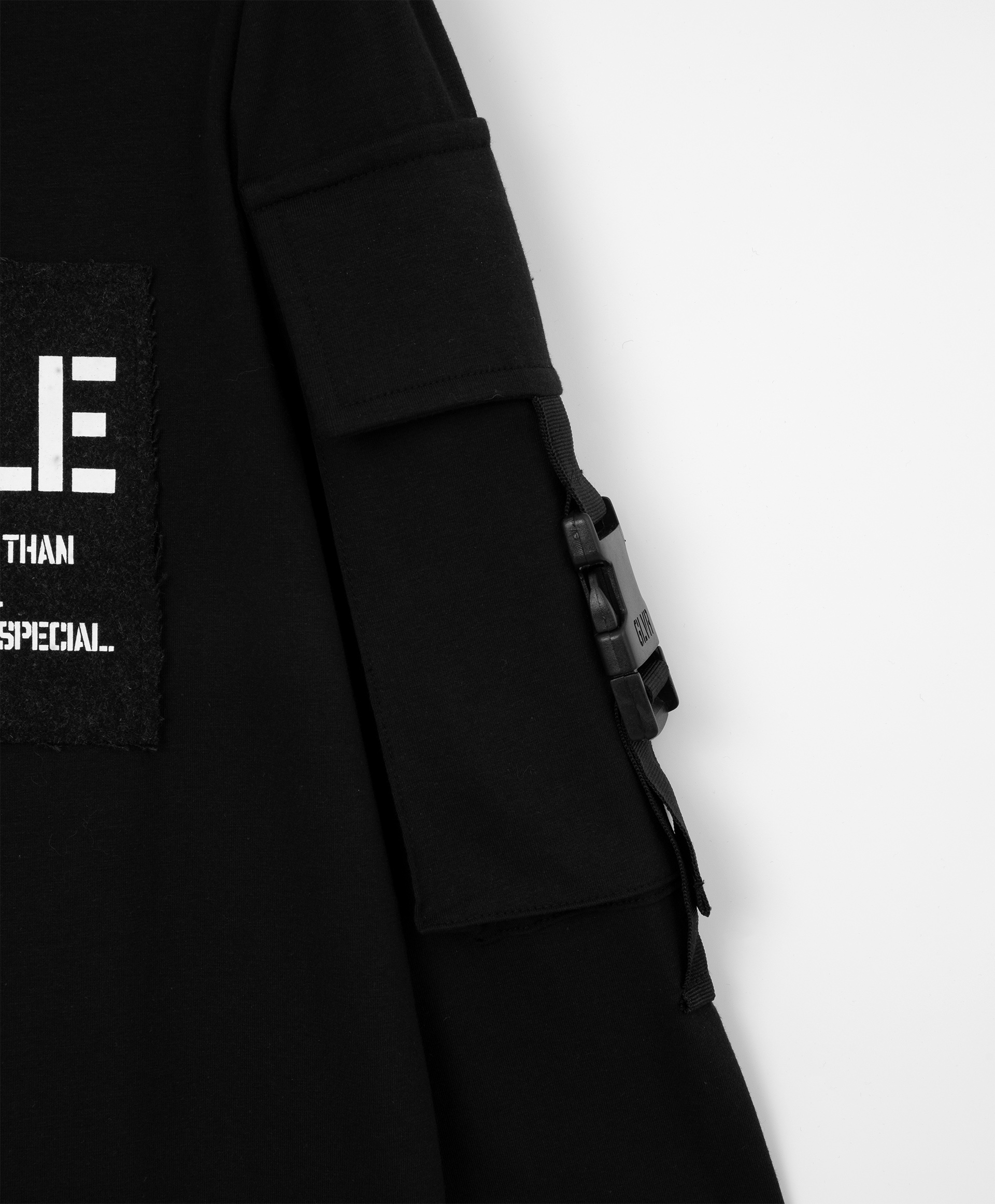 фото Водолазка с карманом на рукаве черная gulliver