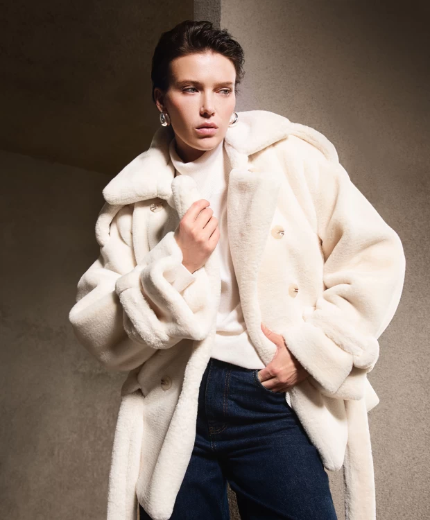 фото Пальто оверсайз из искусственного меха молочного цвета glvr (m)