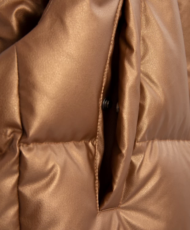 фото Жилет оверсайз из экокожи золотистого цвета glvr (l)