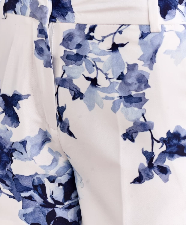 фото Белые шорты с орнаментом синие розы gulliver (140)