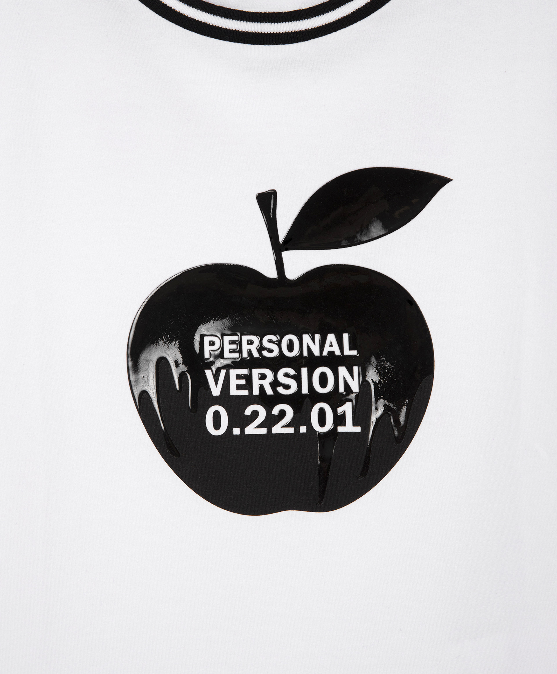 фото Футболка со спущенным плечом и декором белая gulliver