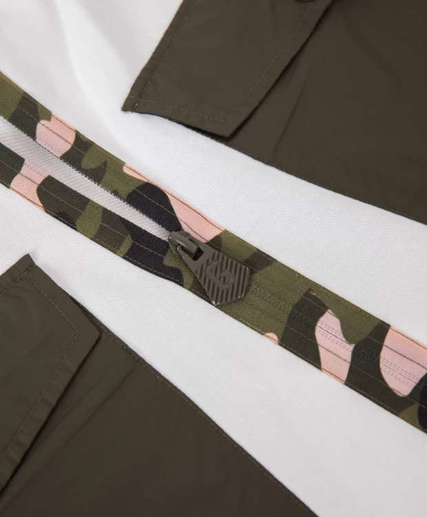 фото Толстовка на молнии с капюшоном и контрастными деталями из плащовки белая gulliver (104)