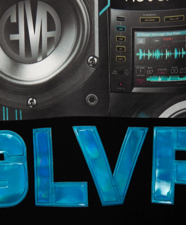 фото Толстовка с асимметричным принтом и голографическими элементами черная gulliver (140)