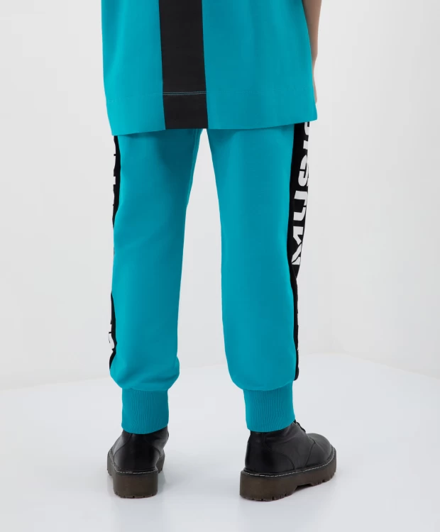 фото Брюки-джоггеры с лампасами и принтом бирюзовые gulliver (164)