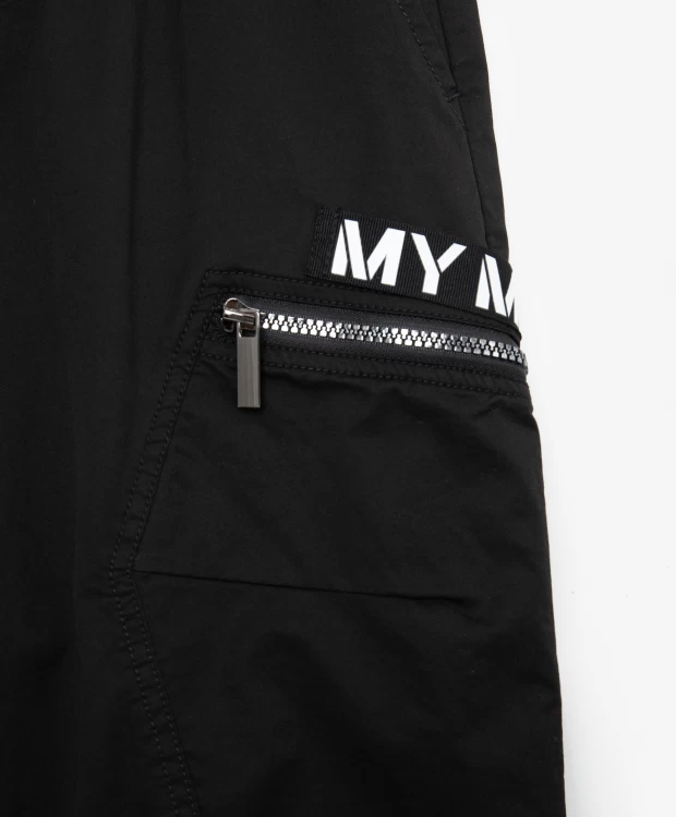 фото Брюки с тесьмой и серебристым принтом черные gulliver (146)