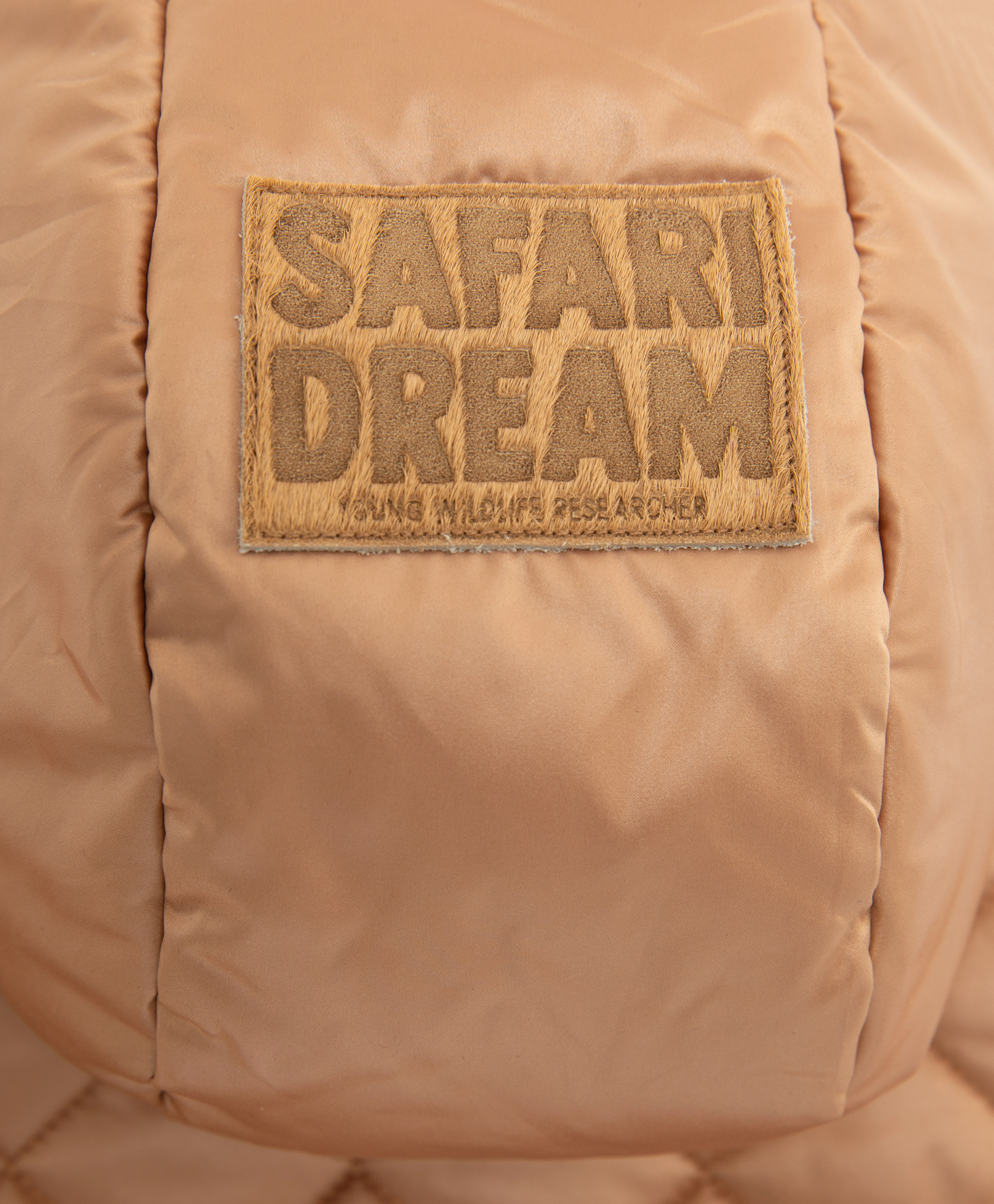 Стеганое утепленное пальто с капюшоном и анималистичным принтом бежевое Gulliver 12232GBC4502, размер 74, цвет бежевый - фото 3