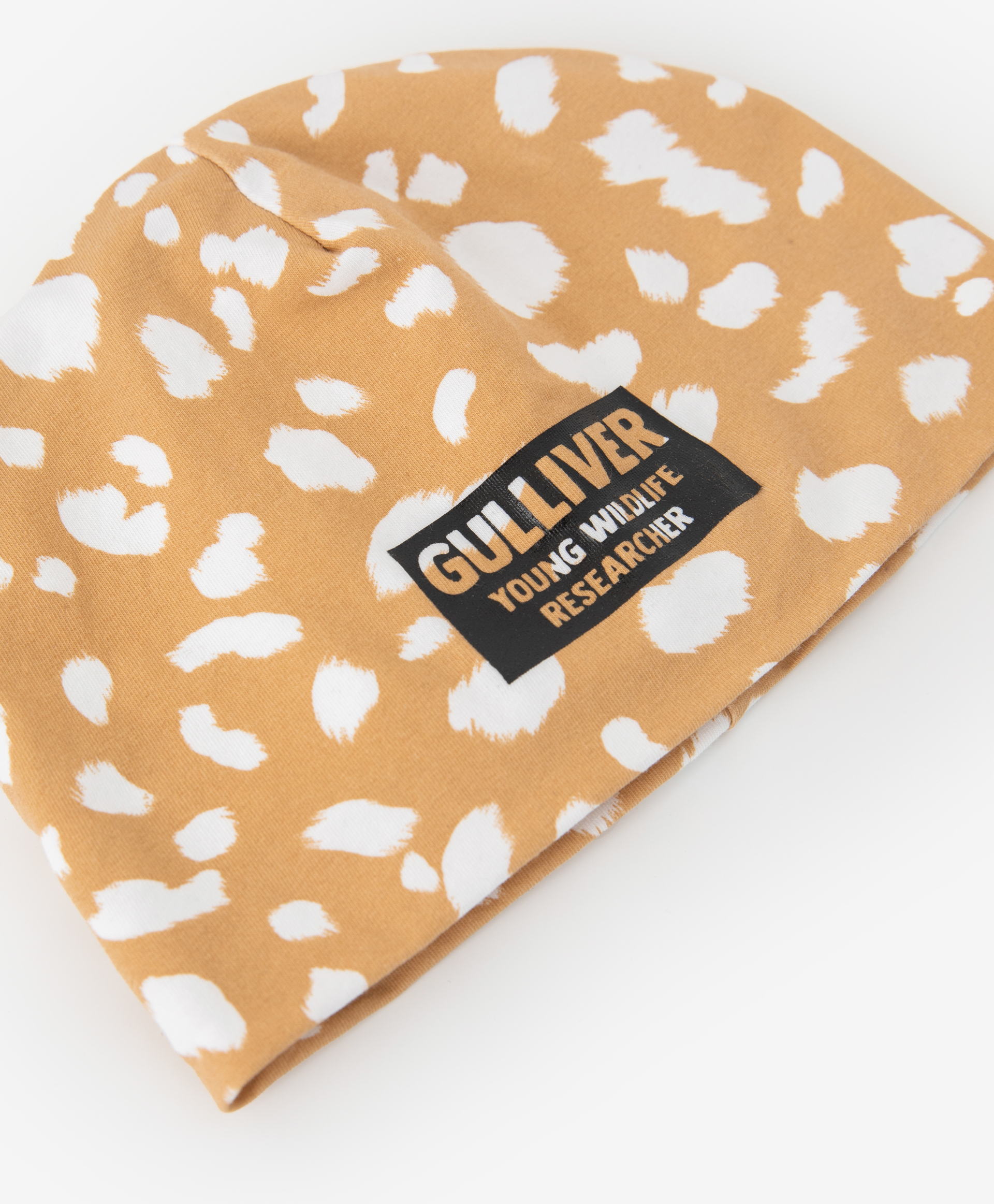 фото Шапка с анималистическим рисунком бежевая gulliver