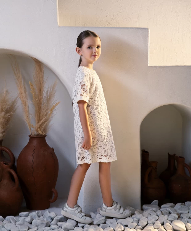 Платье кружевное с коротким рукавом белое Gulliver платье с коротким рукавом черное gulliver для девочек размер 140 мод 123gpgc2503