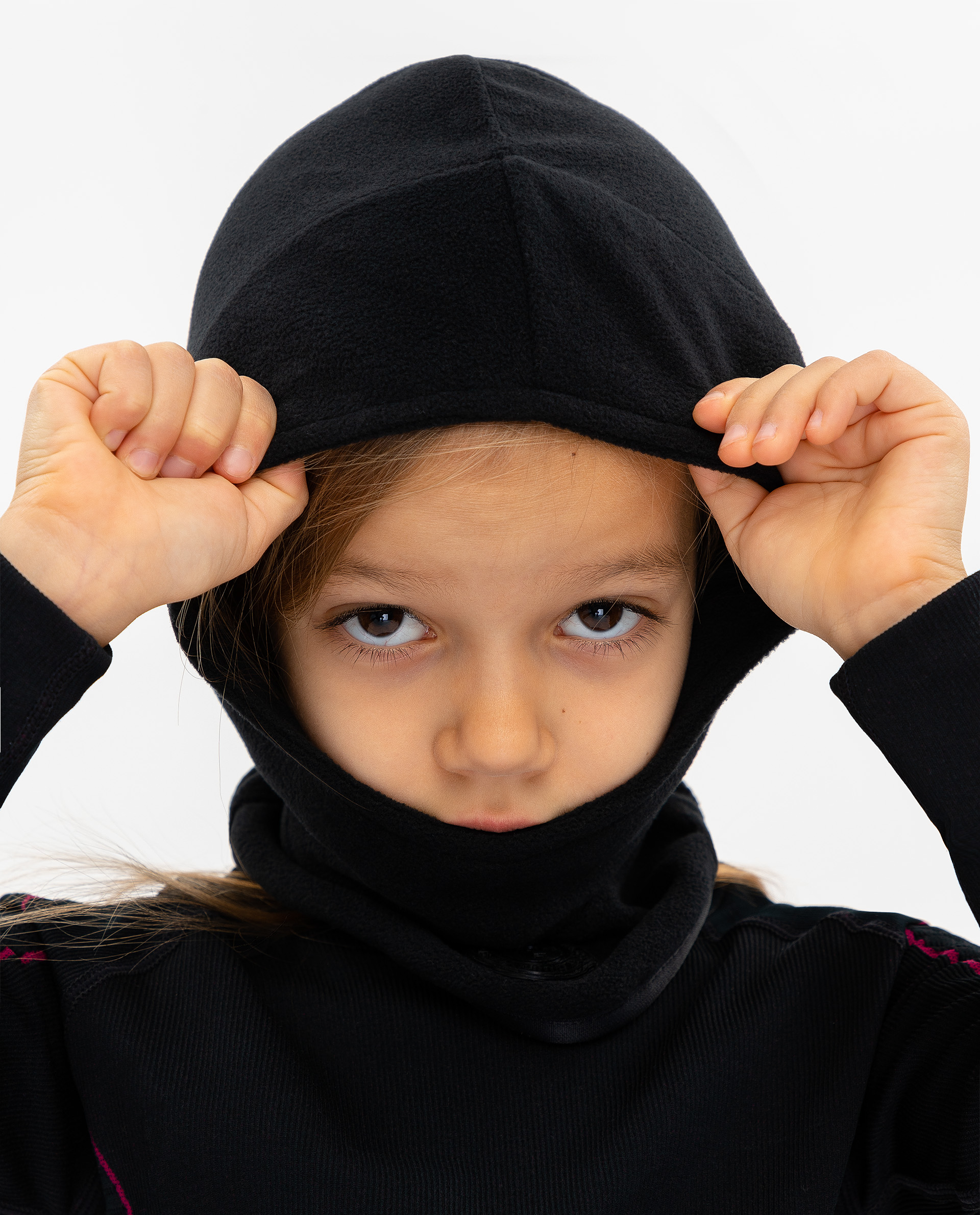 фото Черная шапка-шлем gulliver