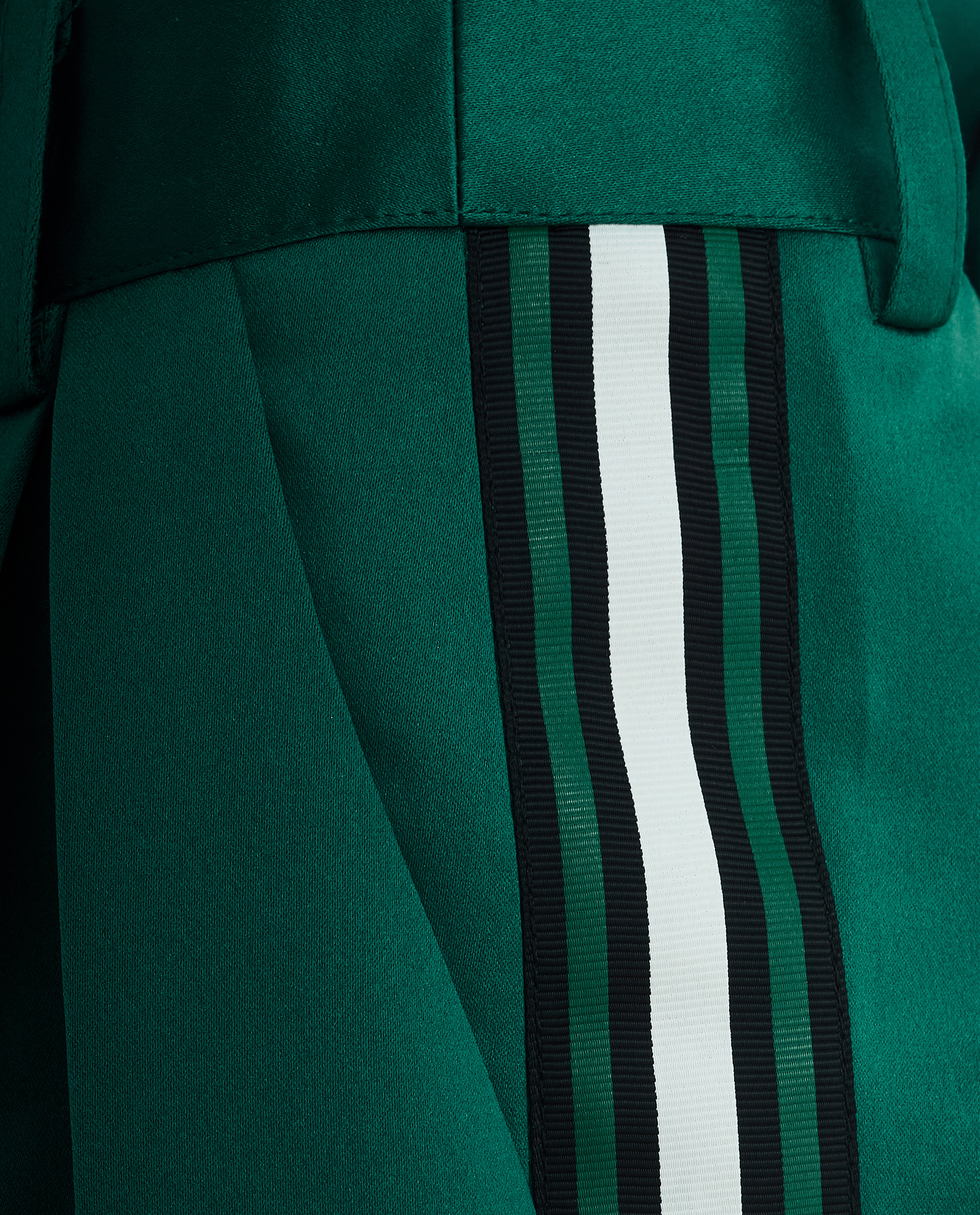 фото Зеленые брюки с лампасами gulliver