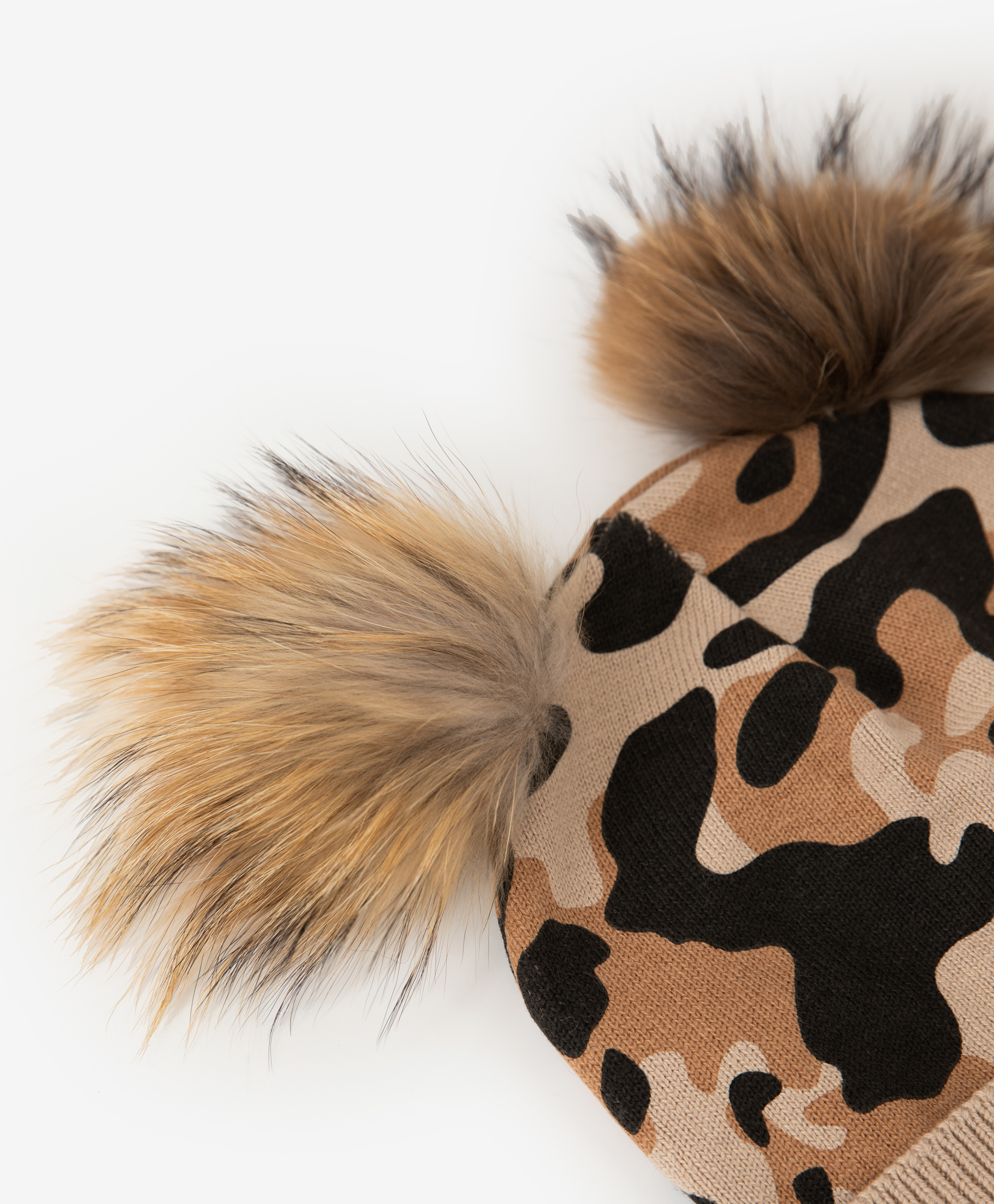 фото Шапка вязанаяс помоном gulliver