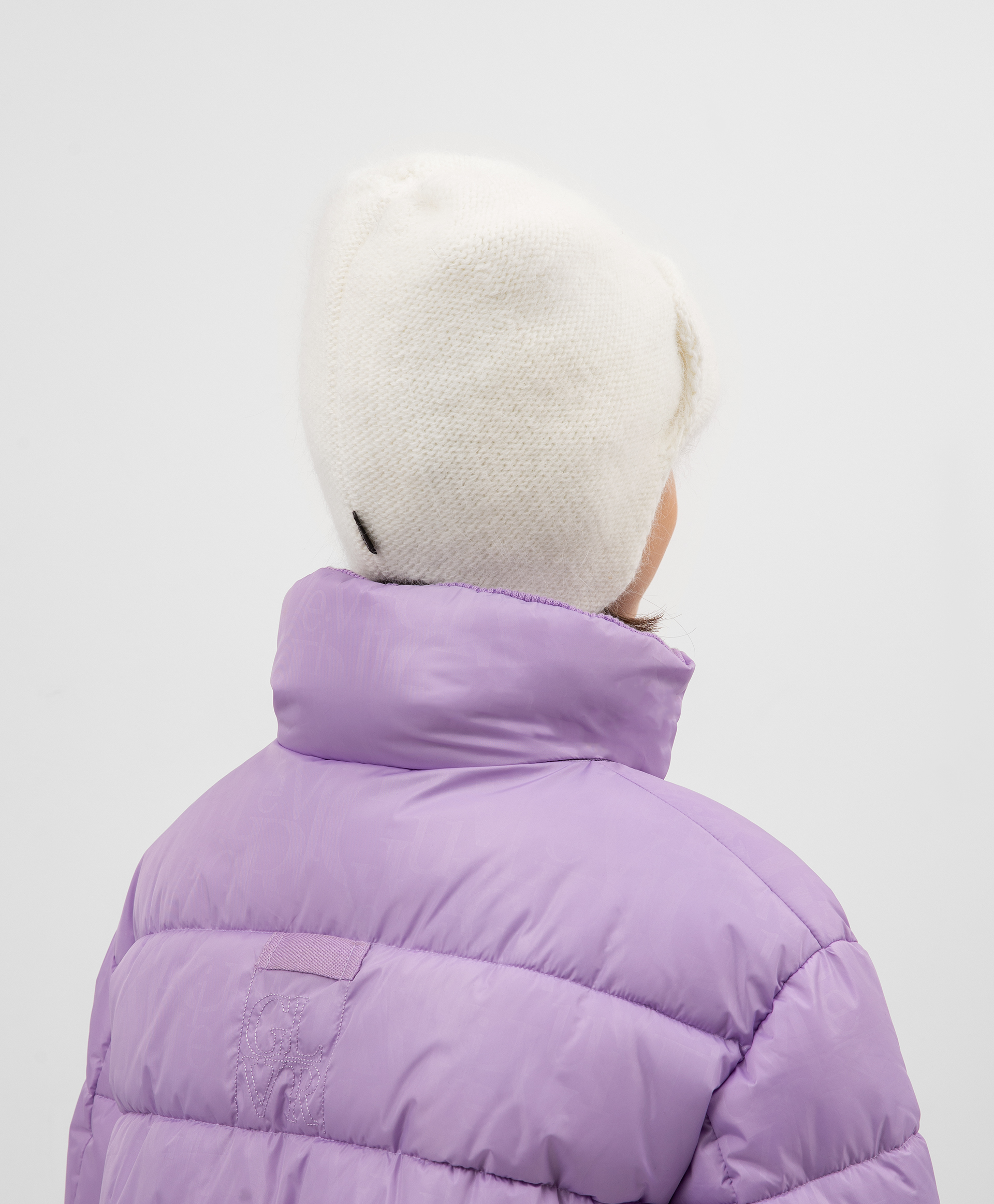 фото Шапка вязаная молочного цвета gulliver