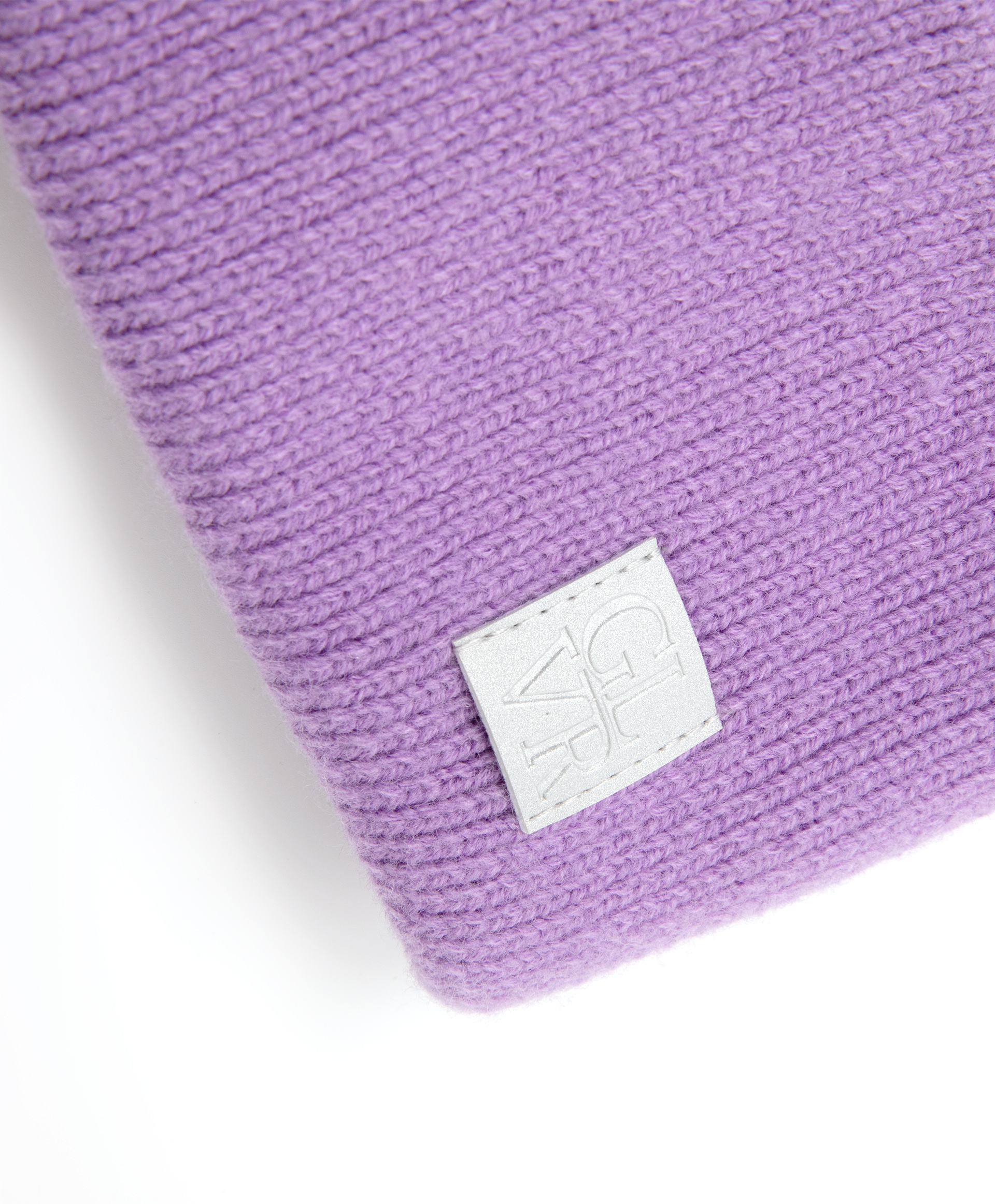 фото Шапка вязаная с широким отворотом фиолетовая gulliver