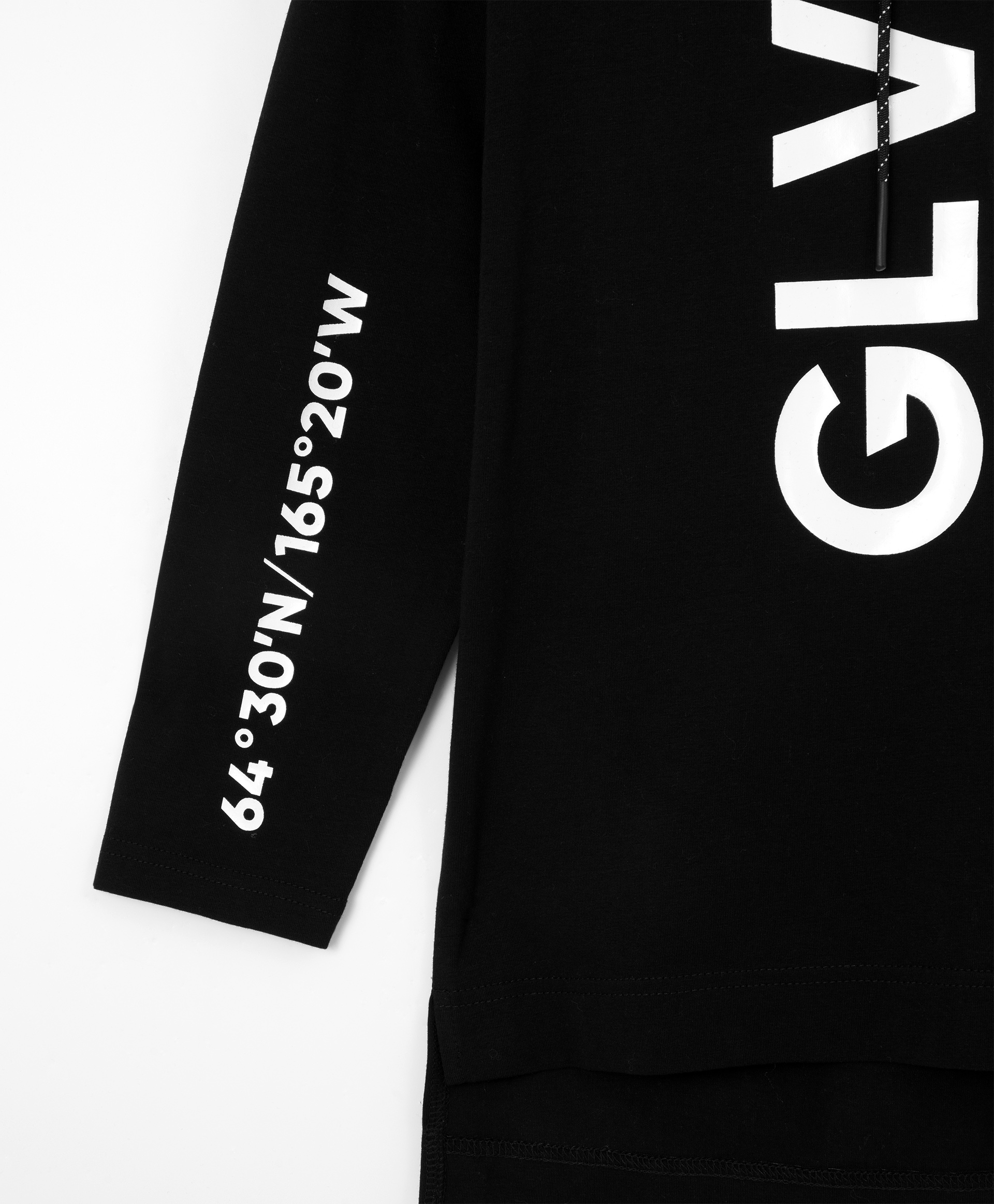 фото Футболка с капюшоном черная gulliver