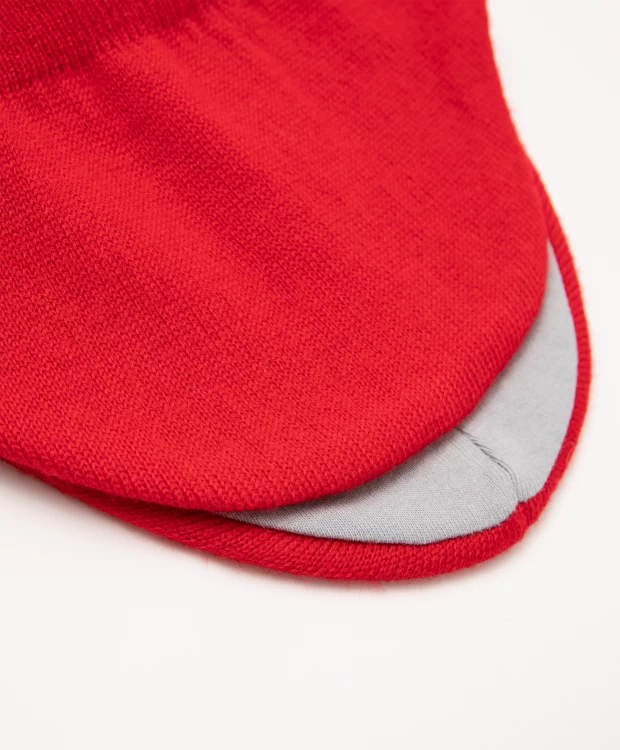 фото Шлем вязаный с шрифтовым принтом красный gulliver (48-50)