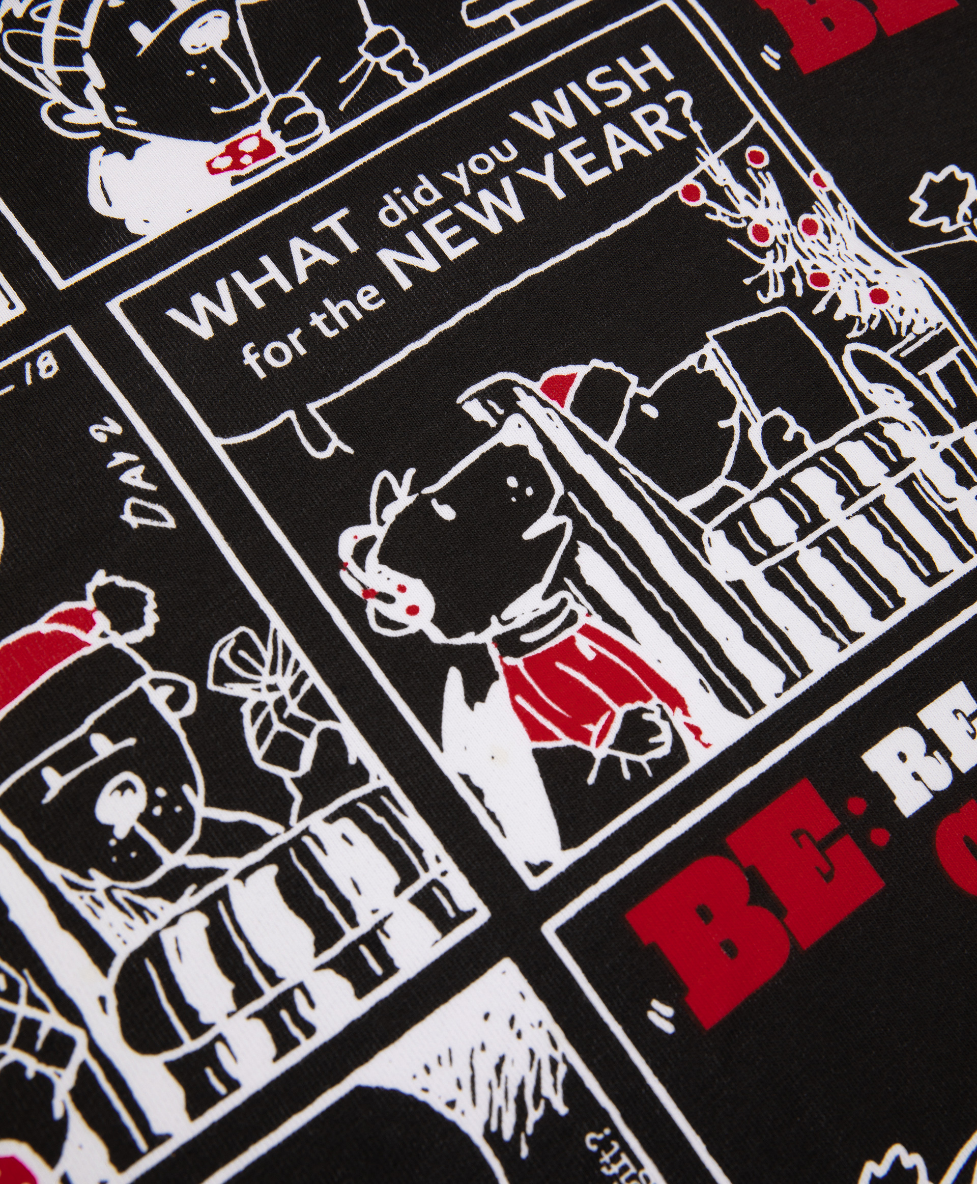 фото Толстовка для мальчика оверсайз с капюшоном и асимметричным новогодним принтом черная gulliver