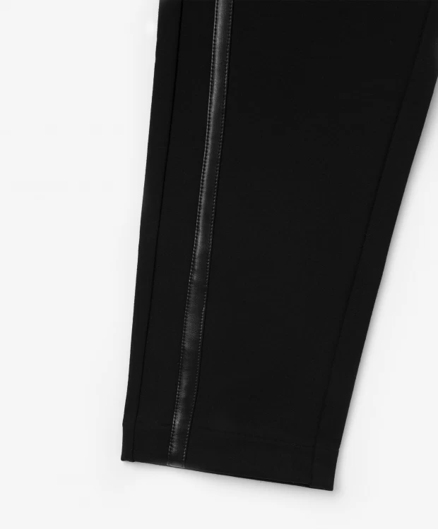 фото Брюки-джоггеры с лампасами черные gulliver (164)